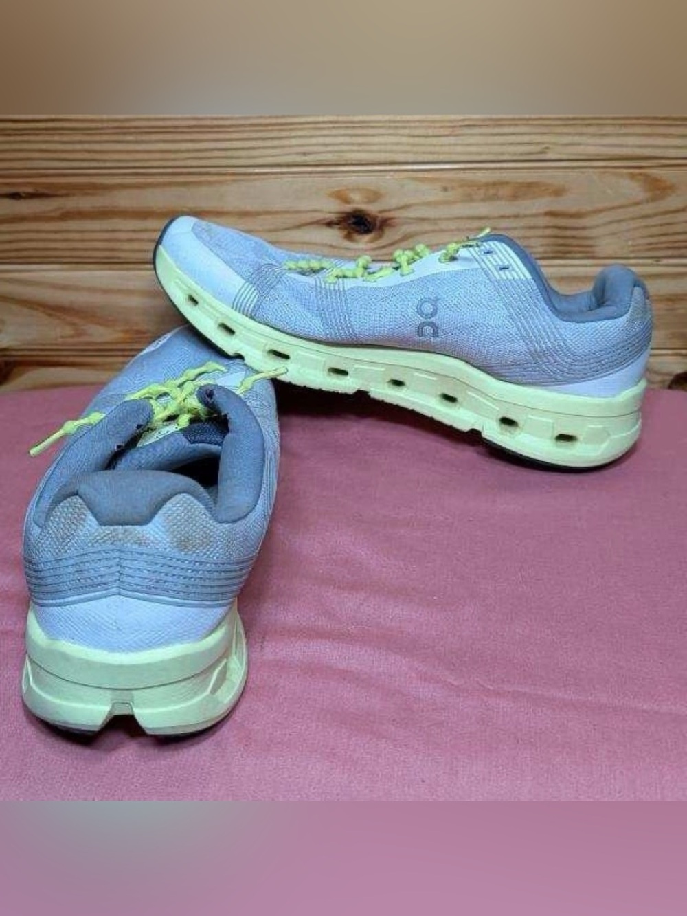 On running cloudgo frost / hay mens 11 running sneakers